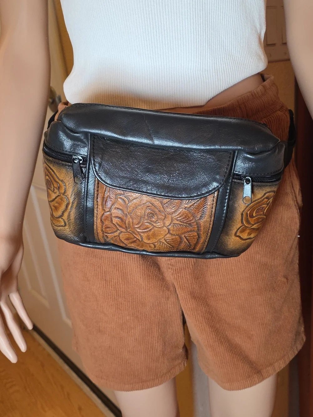 Vintage 1990s Hand-Tooled Leather Rose Waist Bag / Fanny Pack EUC